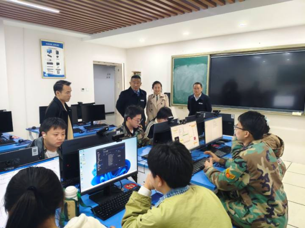 以赛促学、以赛赋能 信息工程学院点亮学子网络工程设计技能成长之路